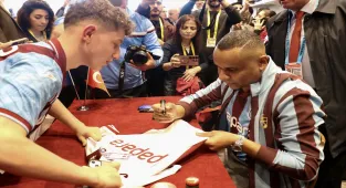 Trabzonspor'un eski futbolcusu Jaja, bordo-mavili taraftarlarla buluştu