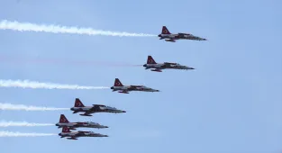 Türk Yıldızları, Çanakkale Şehitler Abidesi üzerinde gösteri uçuşu yaptı
