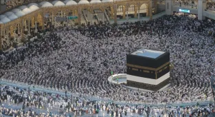 10 bin parçalık koleksiyonla hac yolculuğunun geçmişini anlatıyor