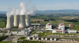 BAE'de Barakah Nükleer Enerji Santrali yakınında İHA saldırısı sonucu yangın çıktı