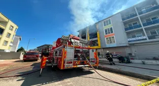 Çanakkale'de 3 katlı apartmanda çıkan yangın söndürüldü