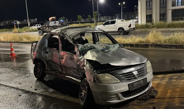 Diyarbakır'da otobüs ve otomobilin çarpıştığı kazada, 2 kişi öldü, 5 kişi yaralandı
