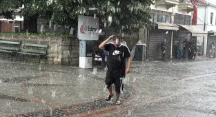 Edirne'de sağanak ve dolu etkili oldu