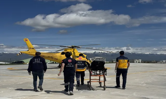 Erzurum'da ambulans helikopter solunum sıkıntısı çeken hasta için havalandı