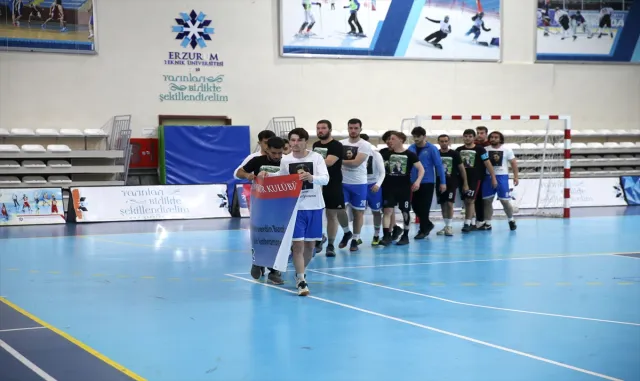 Erzurum Teknik Üniversitesi öğrencilerinden şehit paramedik ve öğretmen için vefa turnuvası