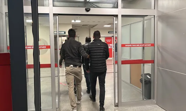 Eskişehir'in Tepebaşı Belediyesine yönelik operasyonda gözaltına alınan 25 şüpheli adliyede