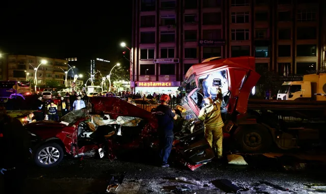 GÜNCELLEME - Giresun'da tır ile iki otomobilin karıştığı kazada 5 kişi öldü, 6 kişi yaralandı