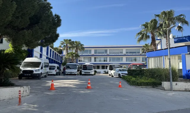 GÜNCELLEME - İzmir'de Güzelbahçe Belediyesine yönelik operasyonda Belediye Başkanı ve 4 şüpheli yakalandı