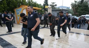 GÜNCELLEME - Şanlıurfa merkezli yasa dışı bahis operasyonunda yakalanan 17 şüpheli tutuklandı