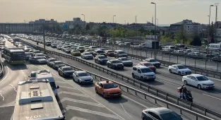 İstanbul'da akşam saatlerinde trafik yoğunluğu yüzde 78'e çıktı