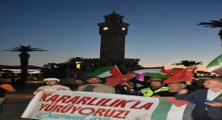 İzmir'de İsrail'in Küresel Sumud Filosu'na saldırısına tepki gösterildi
