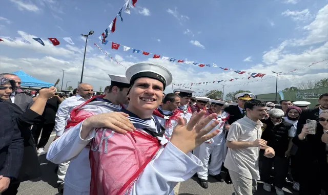 Kocaeli'de temsili askerlik yapacak engellilere asker kınası yakıldı