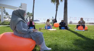 Mersin'de anneler ve anne adayları sahilde egzersiz yaptı