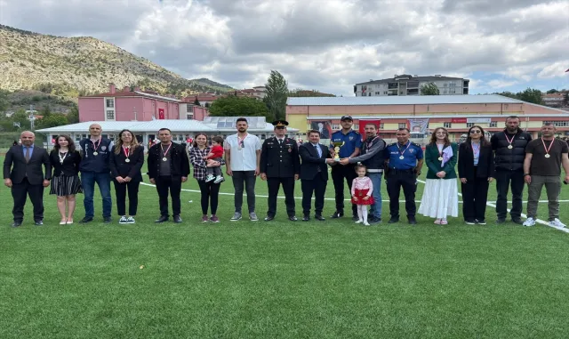 Nallıhan'da kurumlar arası voleybol turnuvasında ödüller sahiplerini buldu