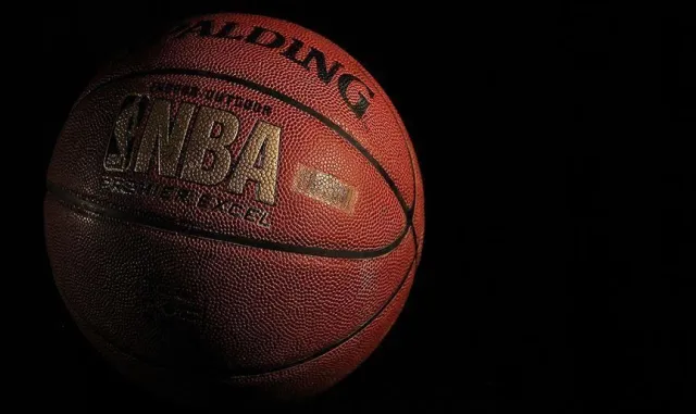 NBA'de Pistons ve Cavaliers konferans yarı finaline yükseldi