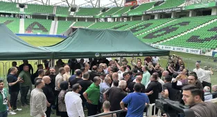 Sakaryaspor'un olağan genel kurulu gerginlik nedeniyle ertelendi
