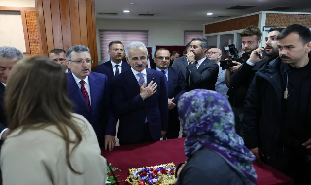 Ulaştırma ve Altyapı Bakanı Uraloğlu, Trabzon'da bayramlaşma törenine katıldı:
