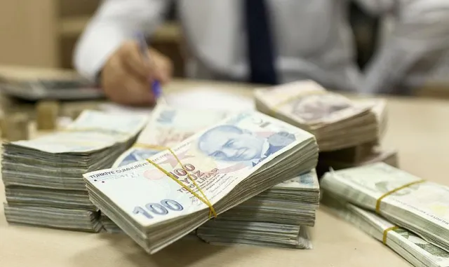Yunanistan'da memurlar maaş artışı talebiyle 24 saatlik greve gitti