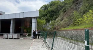 Zonguldak’ta heyelan terminaldeki yolcu bekleme peronuna zarar verdi