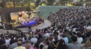 Adana'da öğretmenlerden oluşan Maarif Orkestrası konser verdi