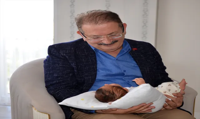 Antalya'da bebeklerinin topuk tarama testini reddeden aileyi Sağlık Müdürü ikna etti