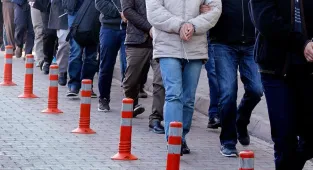 Antalya'da suç örgütü operasyonunda 63 şüpheli yakalandı