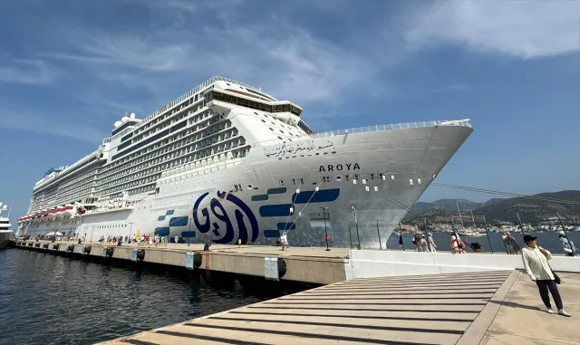 Bodrum'a Aroya kruvaziyeriyle 2 bin 59 turist geldi