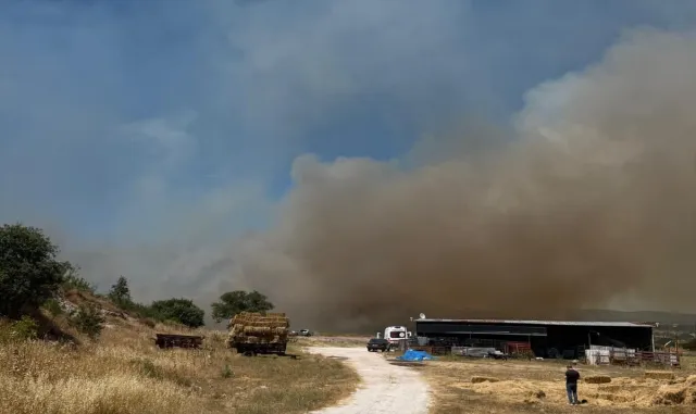 Çanakkale'de bozuk orman alanında çıkan yangına müdahale ediliyor