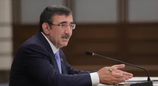 Cumhurbaşkanı Yardımcısı Yılmaz, A Milli Futbol Takımı'na başarı diledi