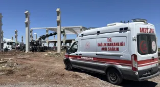 Diyarbakır'da üzerlerine beton blok düşen işçilerden biri öldü, diğeri yaralandı 