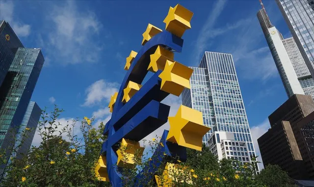 ECB: Avro Bölgesi'nde tüketicilerin kısa vadeli enflasyon beklentileri geriledi