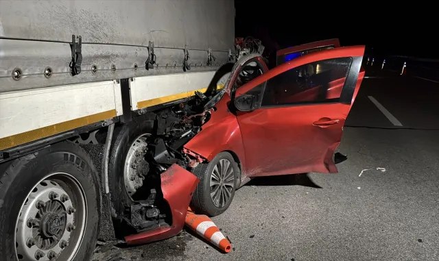Edirne'de tıra arkadan çarpan otomobilin sürücüsü öldü