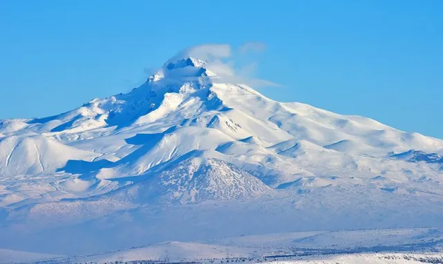 Erciyes Üniversitesi Rektörü Altun, Talas Marifet Mektebi öğrencileriyle buluştu