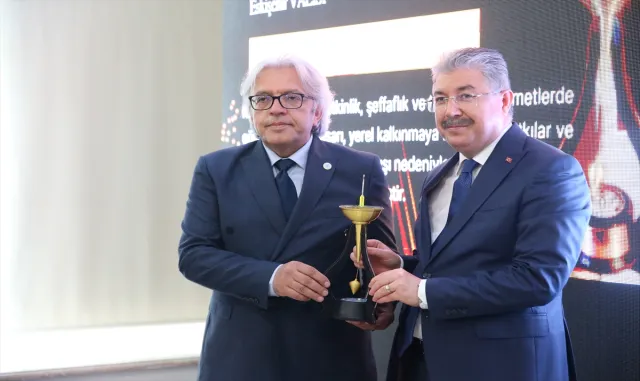 Eskişehir Valisi Yılmaz'a yılın mülki idare amiri ödülü