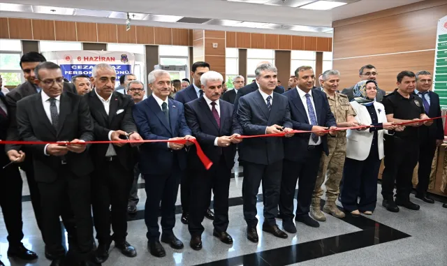 Gaziantep'te cezaevi personeli ve mahkumlarca yapılan el sanatları sergisi açıldı