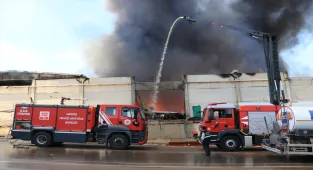 GÜNCELLEME 2 - Gaziantep'te tekstil fabrikasındaki yangın söndürüldü