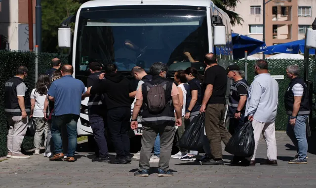 GÜNCELLEME - Ege Üniversitesi'nde ihalelerde usulsüzlük soruşturmasında 27 zanlı tutuklandı