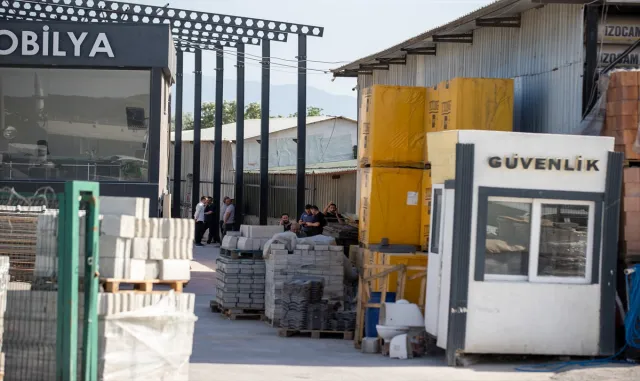 GÜNCELLEME - Sakarya'da iş yerinde asansörün düşmesi sonucu 6 kişi yaralandı