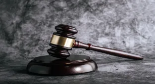 İsrailliler, evini elinden almaya çalıştıkları Filistinliye bir de 416 bin dolarlık dava açtı