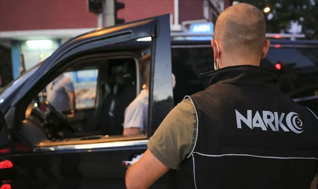 İstanbul polisinden Beyoğlu'nda narkotik denetimi