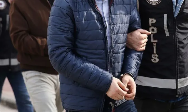 Bağcılar'da sahte parfüm imalathanesine yönelik operasyonda 2 şüpheli yakalandı