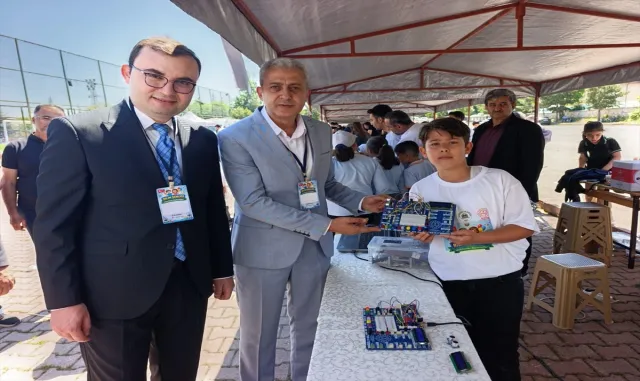 Kadınhanı'nda 2 bin 500 öğrencinin katılımıyla bilim şenliği yapıldı