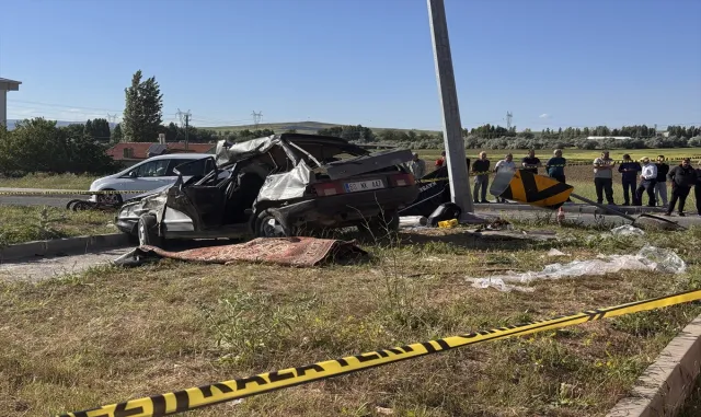 Kayseri'de iki otomobilin çarpıştığı kazada 3 kişi öldü, 5 kişi yaralandı