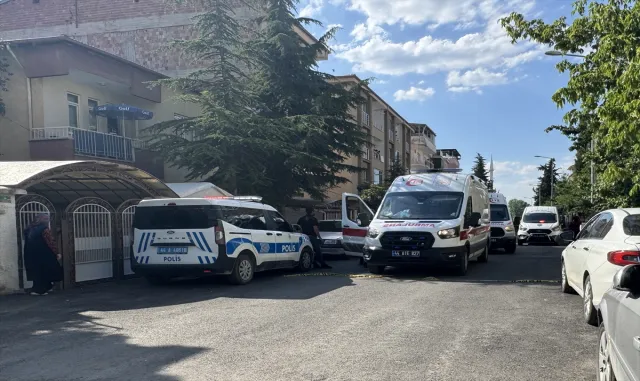 Adana'da otomobil ile çarpışan motosikletteki 1 kişi öldü, 1 kişi yaralandı