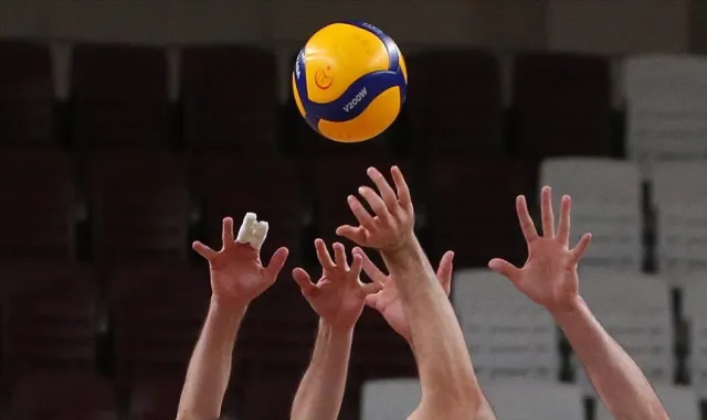 Milli voleybolcu Karmen Aksoy ameliyat edildi