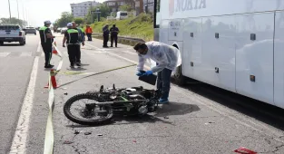 Ordu'da emniyet şeridindeki otobüse çarpan motosikletin sürücüsü öldü