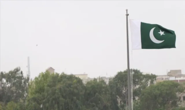Pakistan ve İngiltere dışişleri bakanları telefonda görüştü