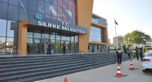 Silifke Belediyesine yönelik soruşturmada Başkan Yardımcısı Yörükçü de gözaltına alındı