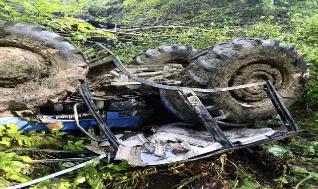 Sinop'ta uçuruma devrilen traktörün sürücüsü yaralandı