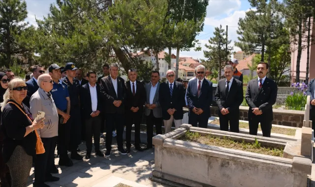 Sivas'ta emekli Korgeneral Polat mezarı başında anıldı